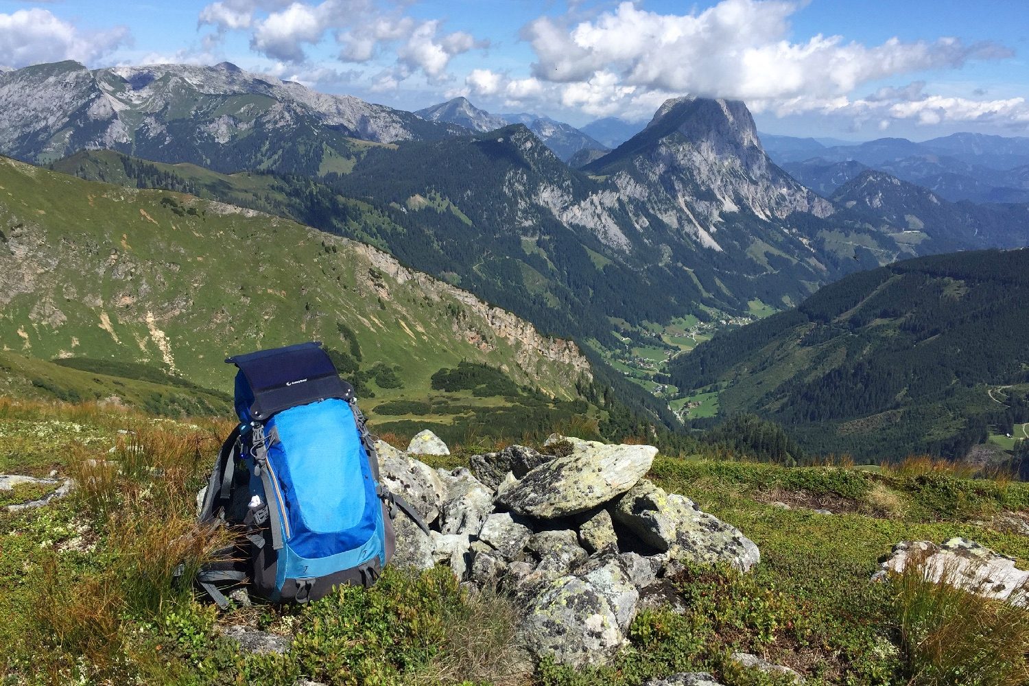 flexible solar panel kickstarter sunnybag leaf  rucksack 1
