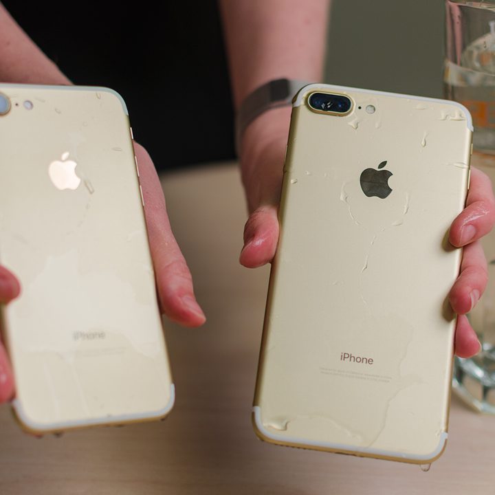 Apple iPhone 7 vs. iPhone 7 Plus: back view