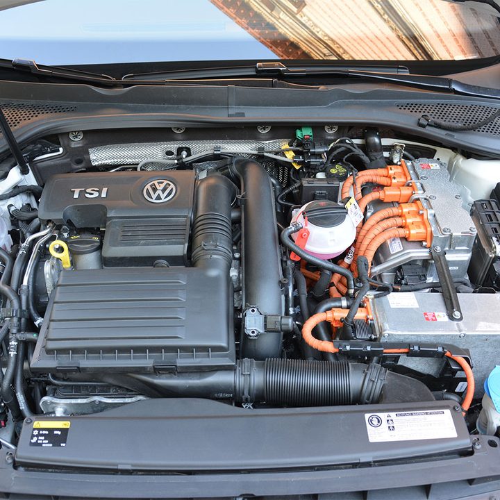2016 Volkswagen Golf GTE