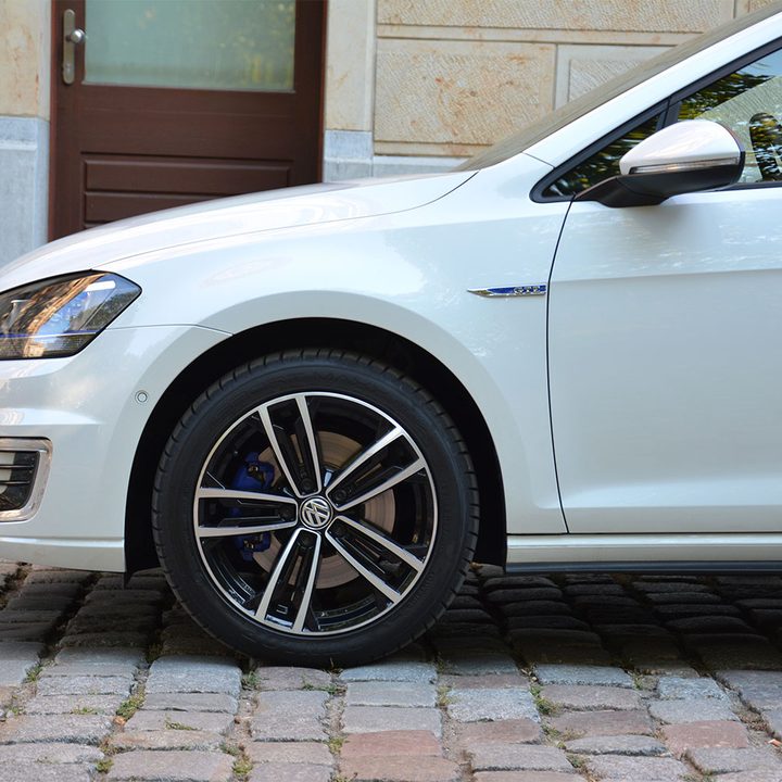 2016 Volkswagen Golf GTE