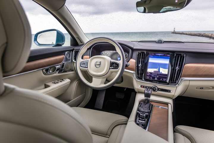 2017 Volvo S90 T6