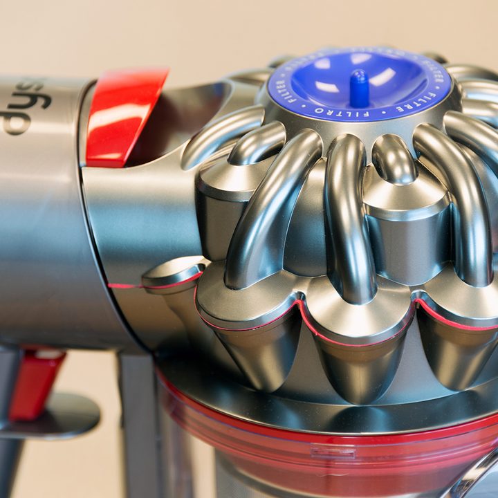 Dyson V8