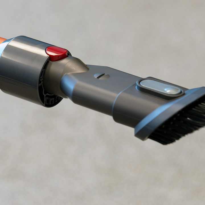 Dyson V8