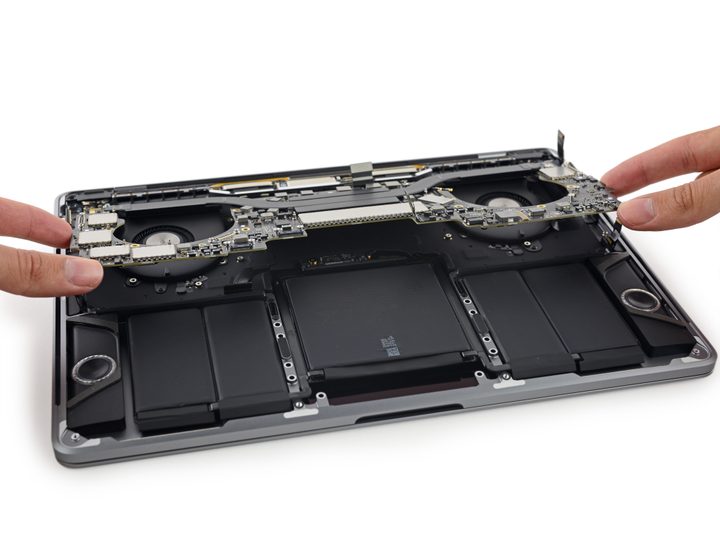2016-macbook-pro-with-touch-bar-two-fans
