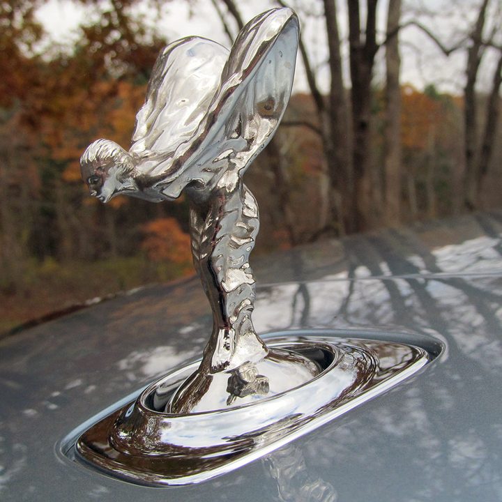 2016 rolls royce dawn review statue