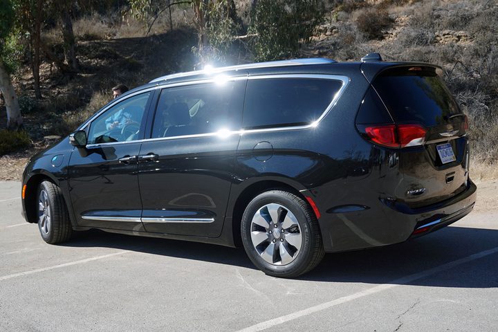 2017 Chrysler Pacifica Hybrid