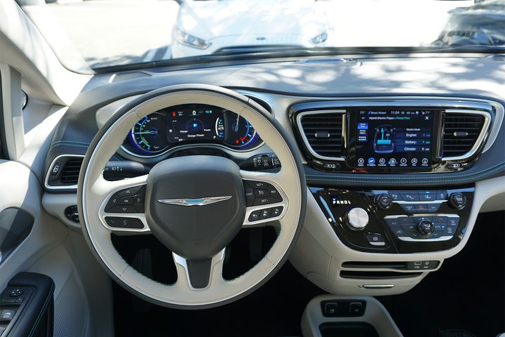 2017 Chrysler Pacifica Hybrid