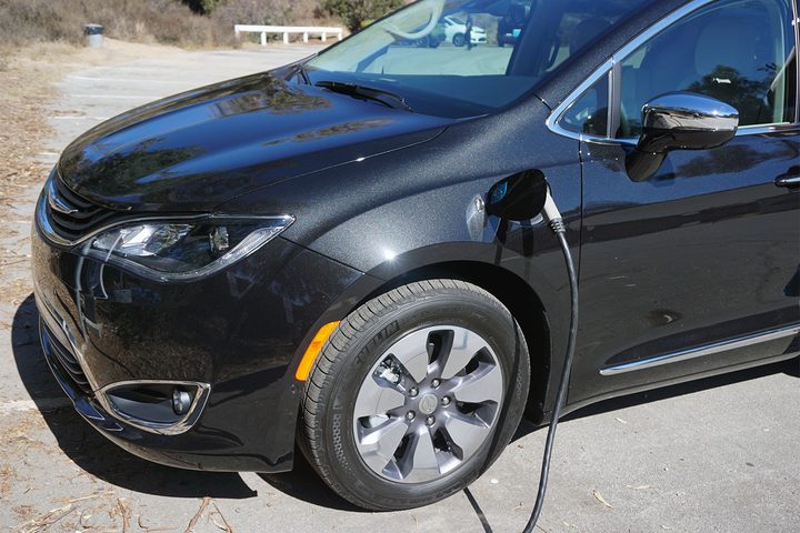 2017 Chrysler Pacifica Hybrid