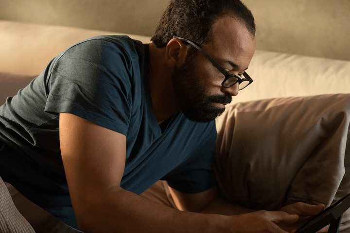 westworld-trompe-loeil-bernard-in-bed