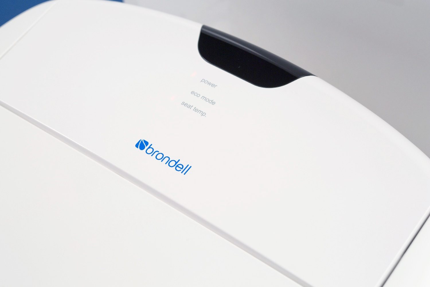 swash1400 smart bidet s1400 top closed closeup