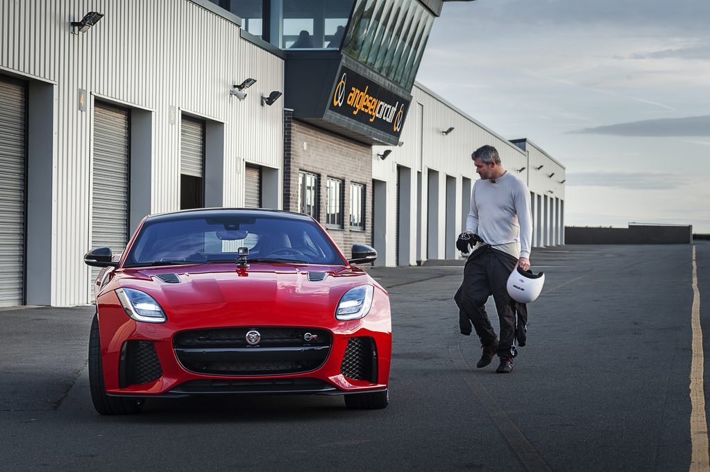 jaguar gopro integration jaguarftype18myrerunapp10011704 resize 1024x681