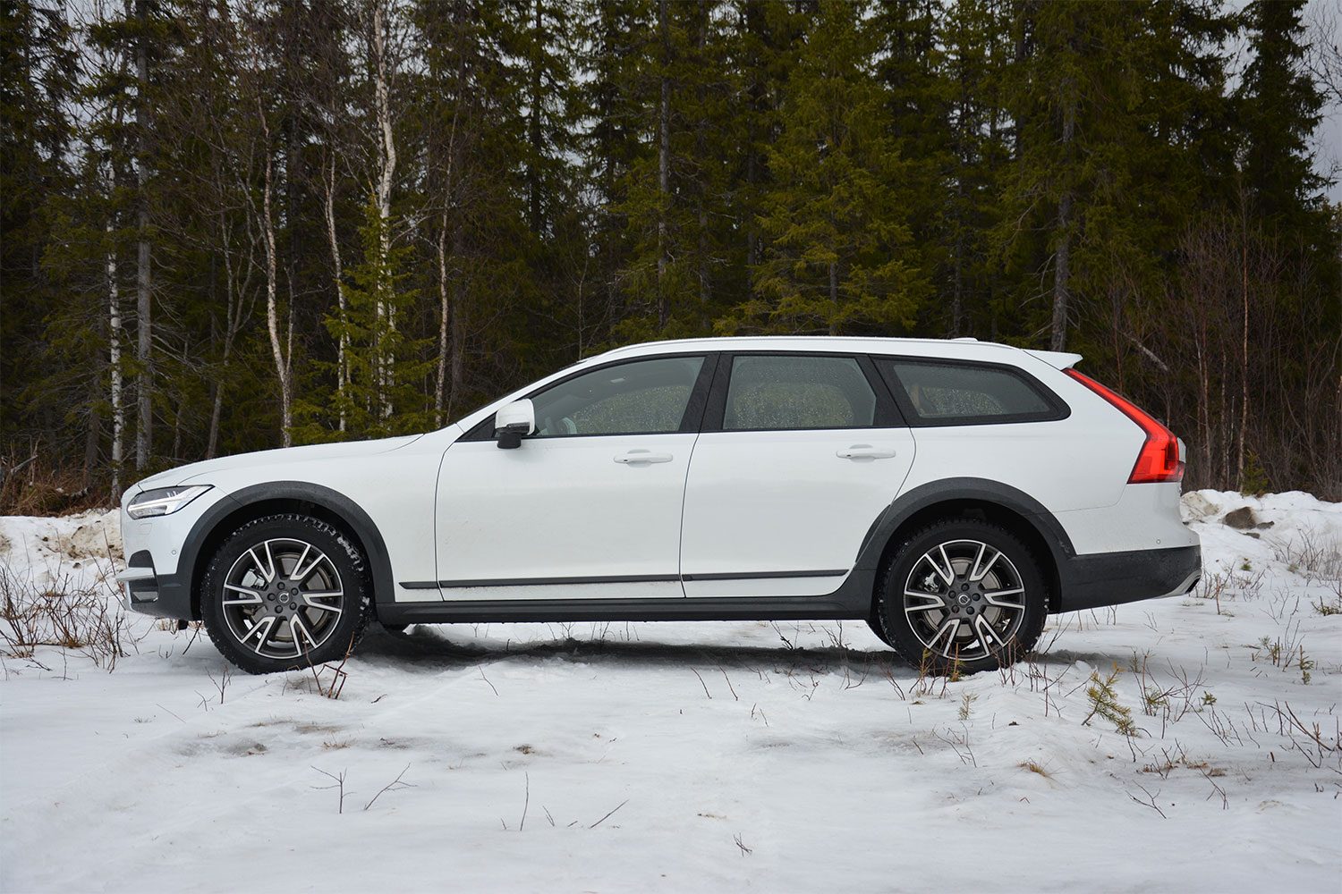 2017 Volvo V90 Cross Country