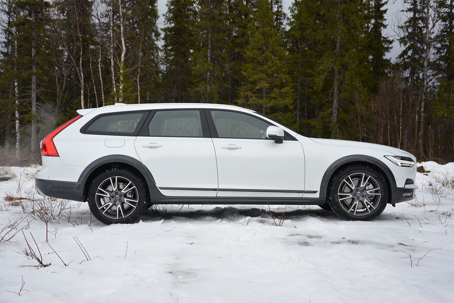 2017 Volvo V90 Cross Country