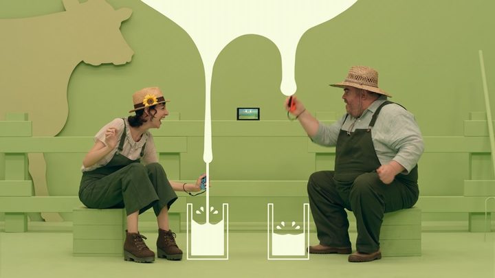 Two farmers milk an udder in 1-2 Switch.