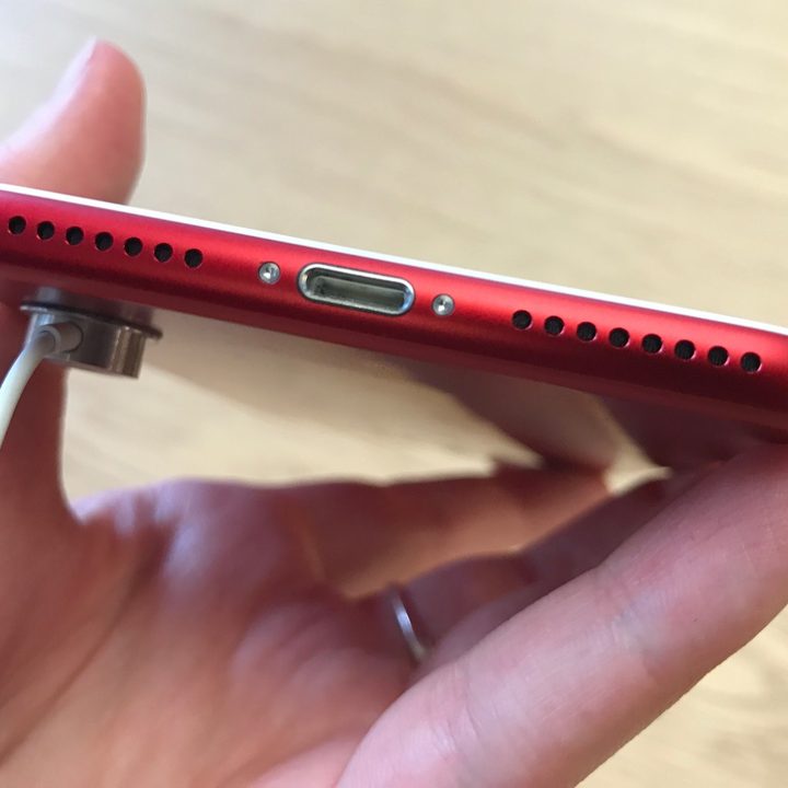 apple iphone red