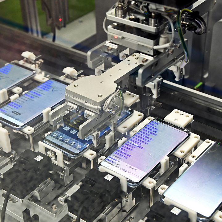 behind scenes samsung designed built galaxy s8 samsungfactorytour 001 4