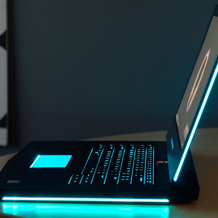 https://trello.com/c/o3qpN1CR/2440-alienware-15-r3-2017