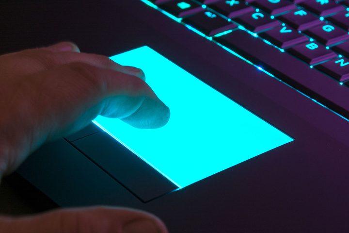 https://trello.com/c/o3qpN1CR/2440-alienware-15-r3-2017