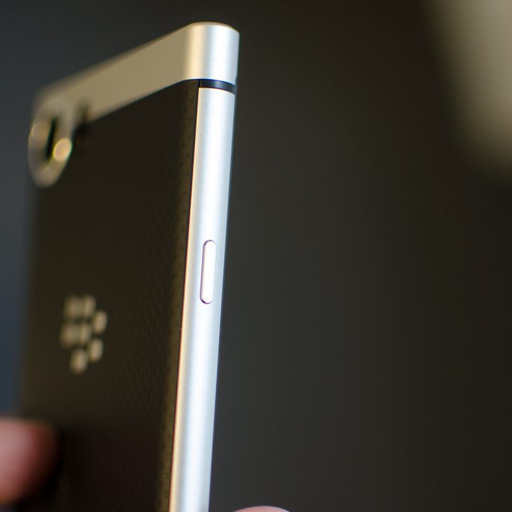 blackberry keyone review dsc 9318