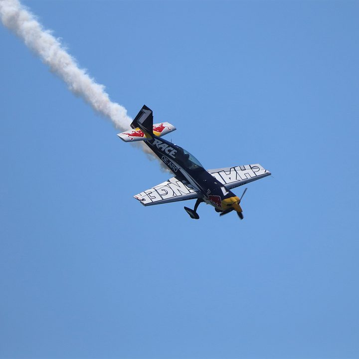 what its like to pull 5g in a red bull air race plane challenger class 4