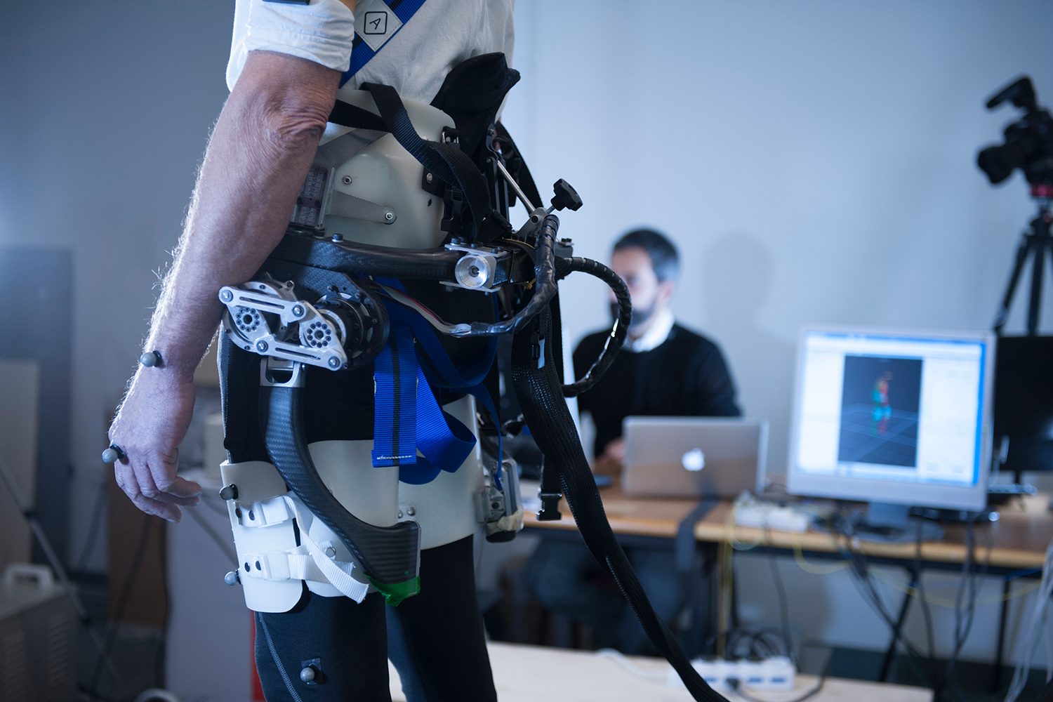exoskeleton walking balance falling s163109