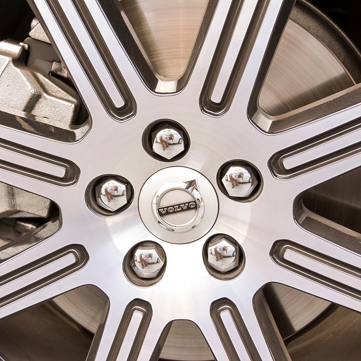 18-inch steel alloy wheels on the 2018 Volvo XC60.