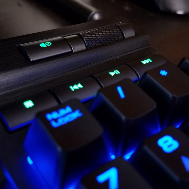 Corsair K70