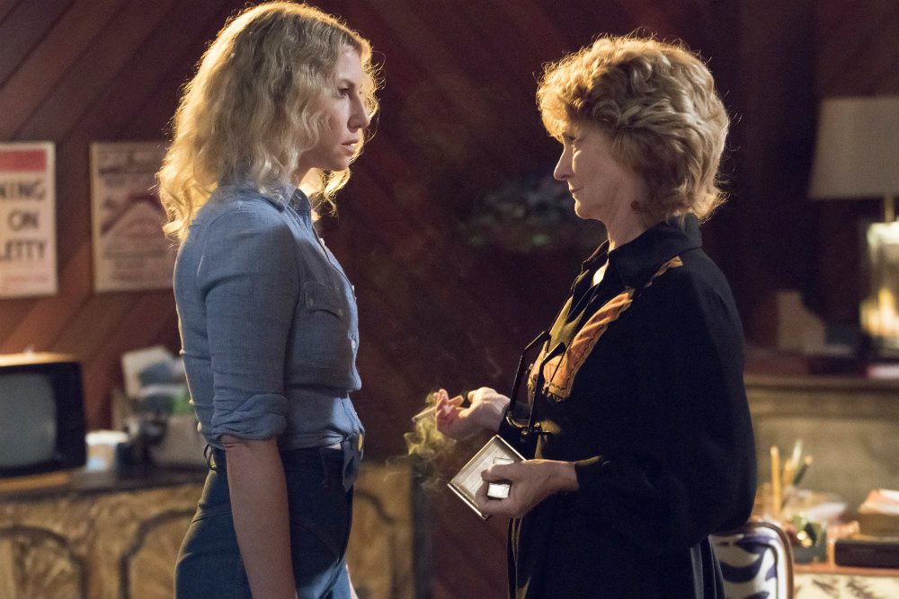 Ari Graynor as Cassie and Melissa Leo as Goldie in I'M DYING UP HERE