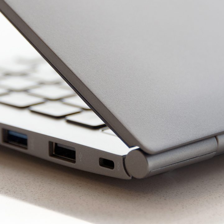 LG Gram PC 2017 hinge from behind