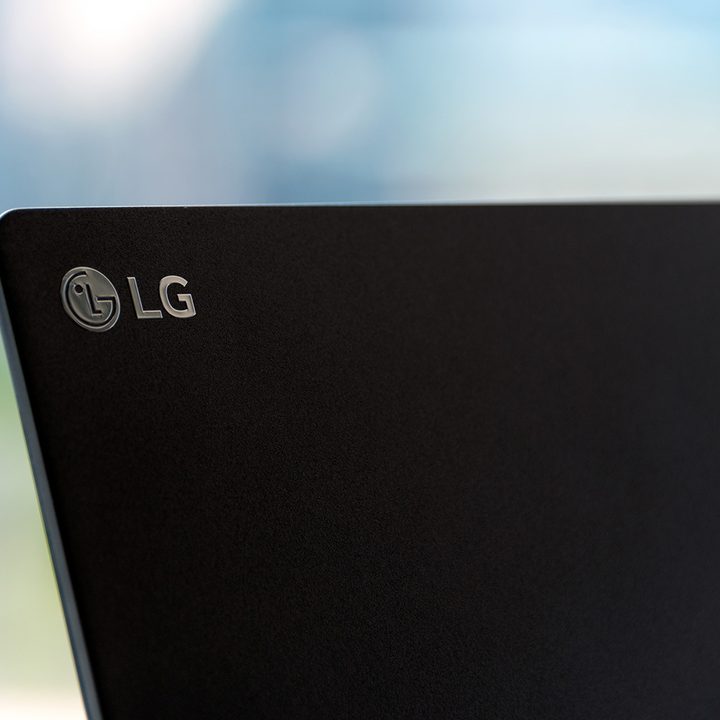 LG Gram PC 2017 logo on lid
