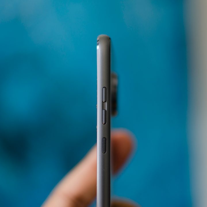 Moto Z2 Play side view