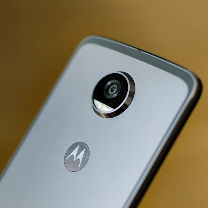 Moto Z2 Play back close up