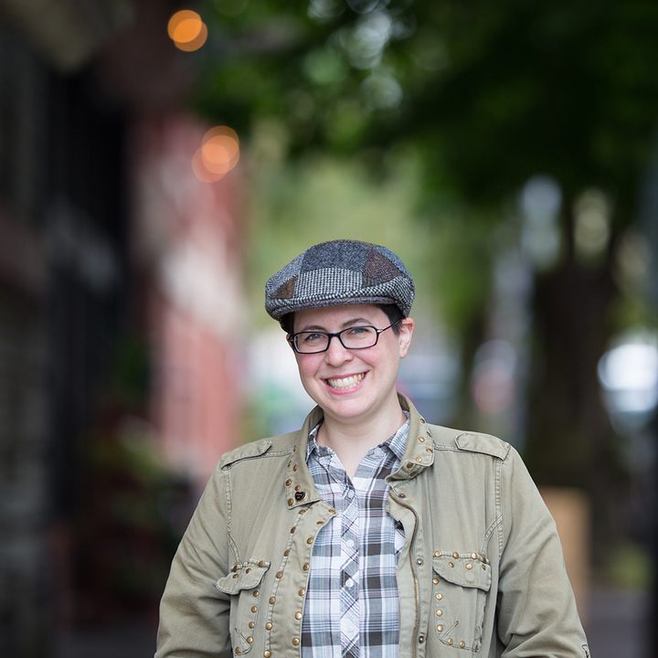 Sigma 135mm F1.8 Art Sample Portrait Woman hat