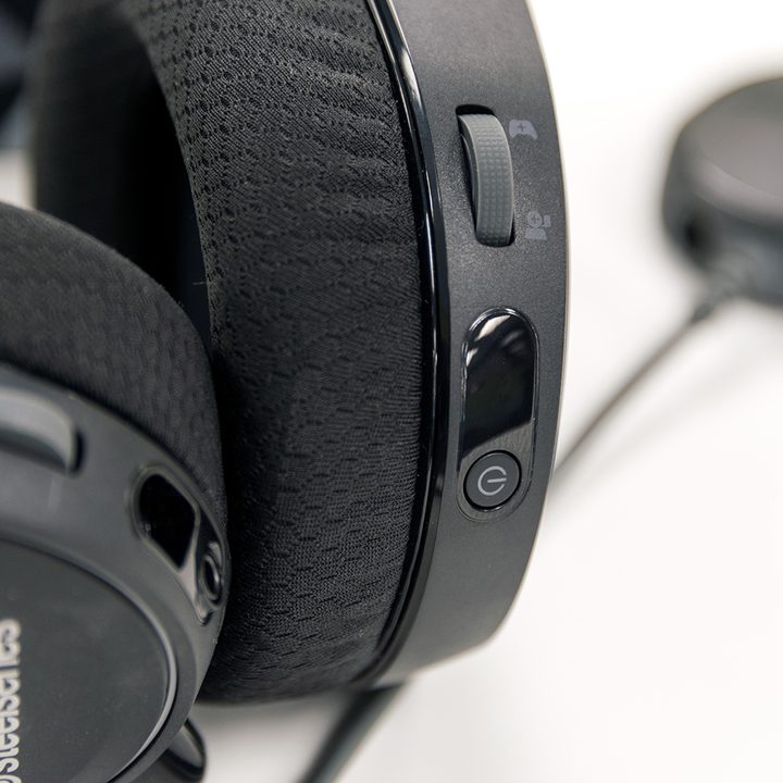 SteelSereis-Arctis-7-power
