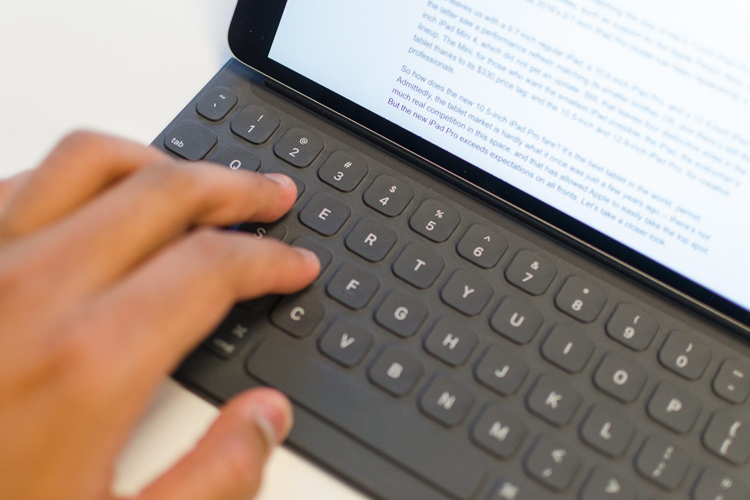 apple ipad pro 10 5 review keyboard detail
