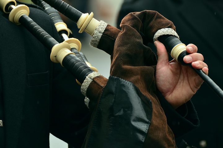 bagpipes brown