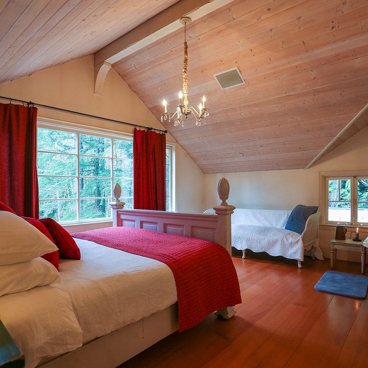 weekly rewind airbnb bedroom