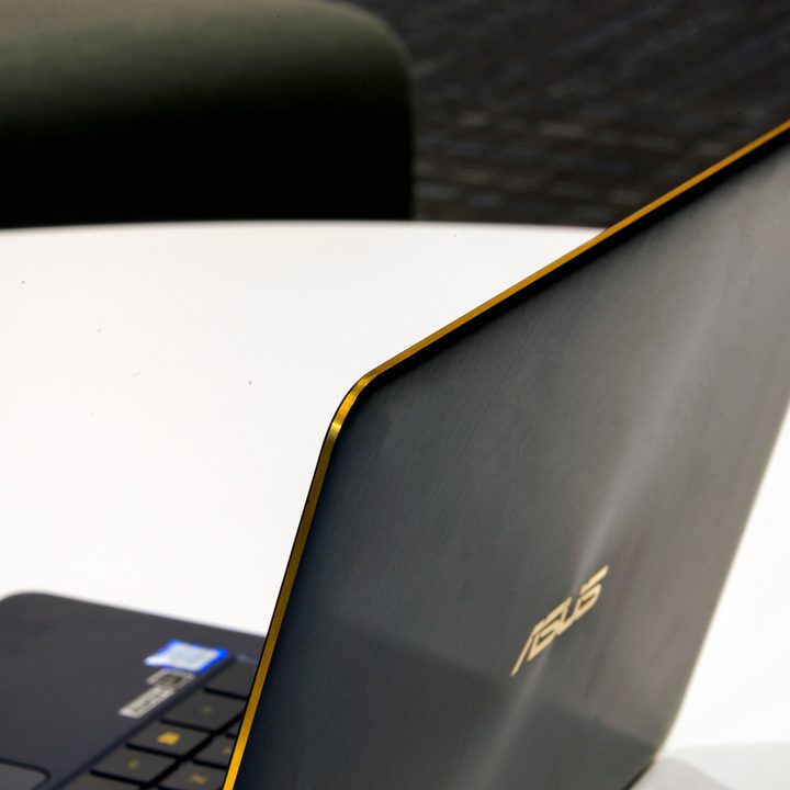 asus zenbook 3 deluxe ux490ua review ux490u screenedgetrim2