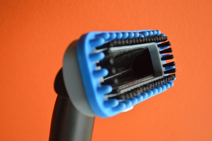 Hoover React bristles