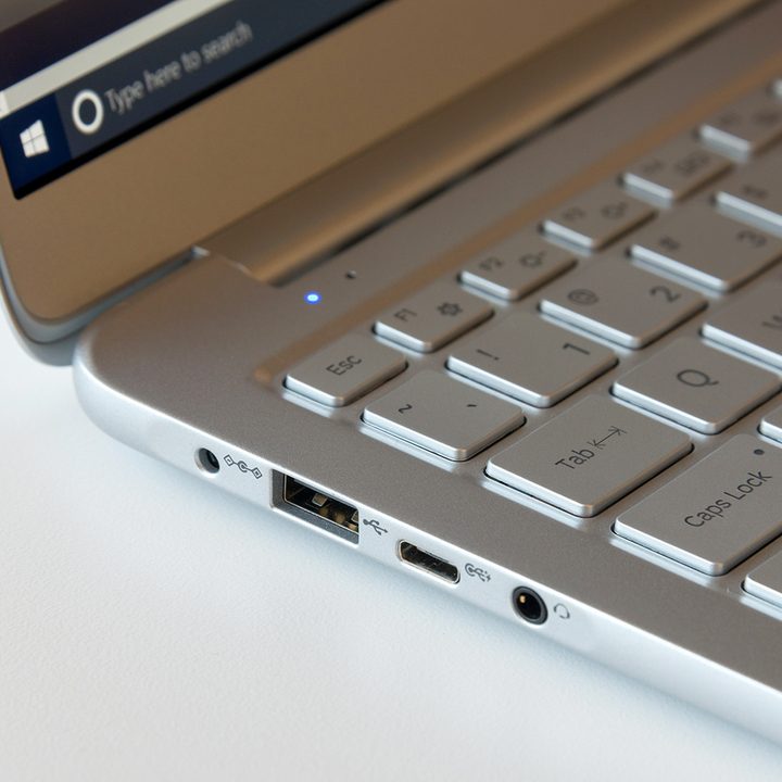 Samsung Notebook 9 ports left
