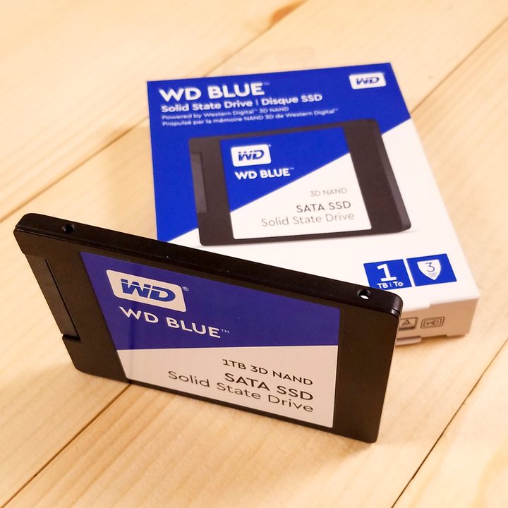 Western Digital Blue 3D NAND SATA SSD sitting next to the box it comes in