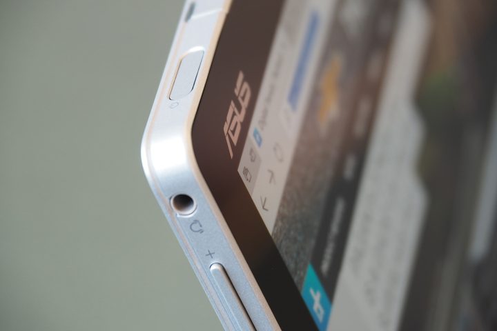 Asus Transformer T304 review logo