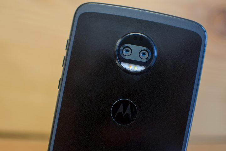 Moto Z2 Force hands-on review black back