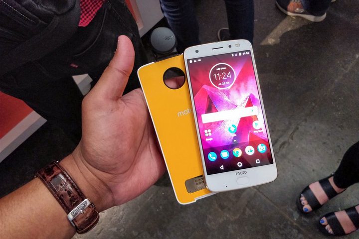 moto z2 force versus galaxy s8 plus