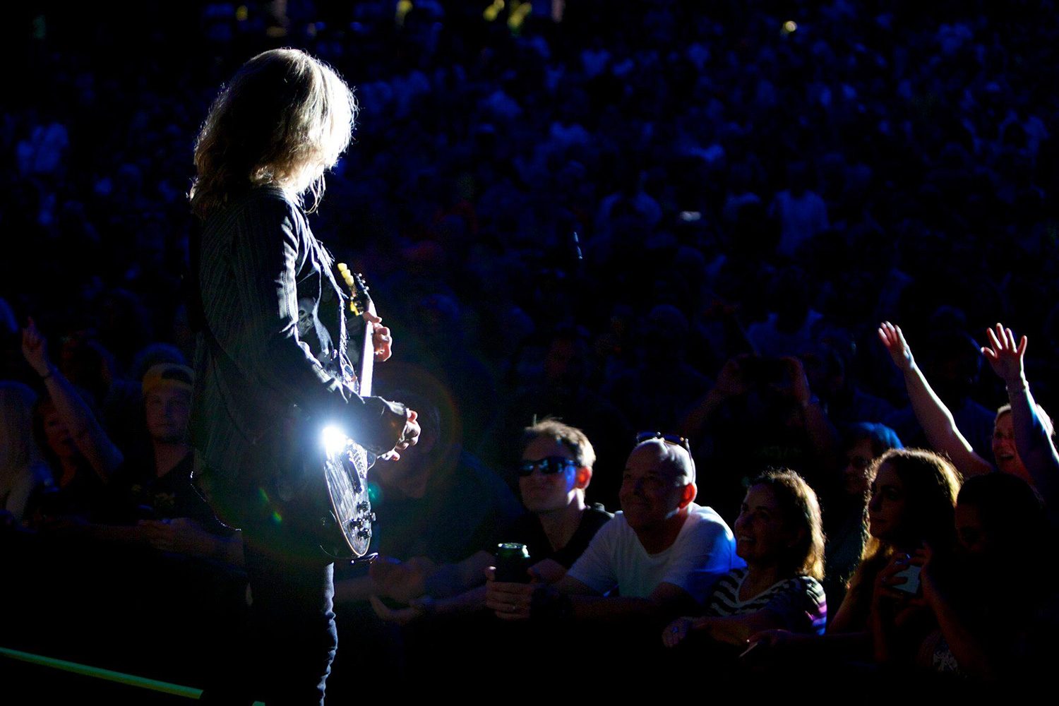 Styx Tommy Shaw back sillhouette