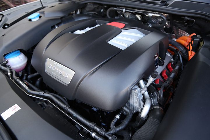 2017 Porsche Cayenne S E-Hybrid