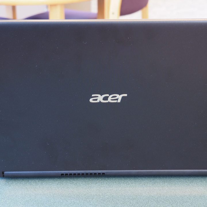 Acer Aspire 5 review back logo