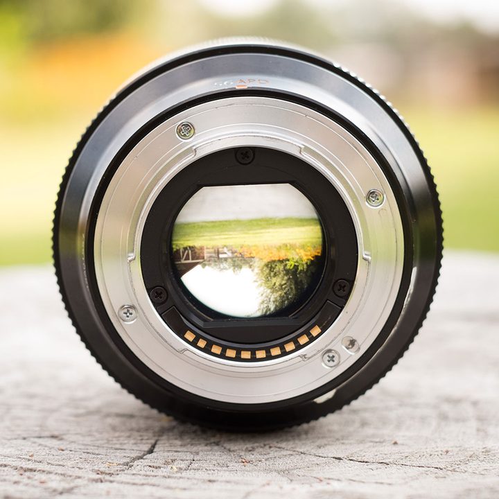 Fujifilm XF56mm f1.2R APD review lens back
