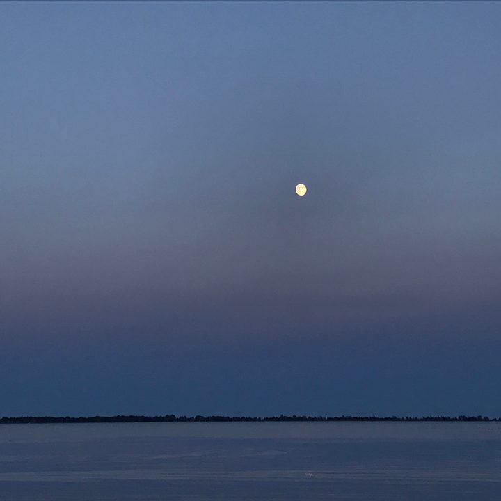how to photograph an eclipse with a smartphone moon