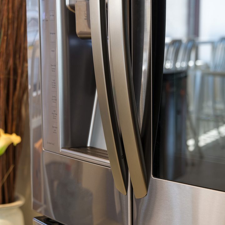 LG Instaview Refrigerator 2017 fridge handles